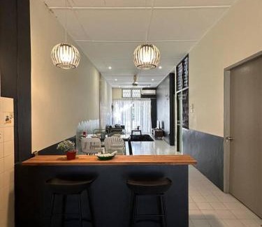 Kuching House | Tabuan Jaya Keranji Home w Wi-Fi&Aircon
