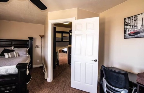 Parowan Bed & Breakfast | TACIT SHADOW - "Escape" Two Bedroom Suite w/Balcony - Sleeps 9 Guests in Beds