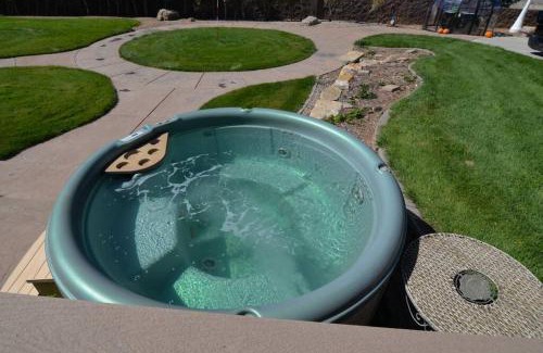 Parowan Apartment | Tacit Shadow Resort Aviator Queen Suite, Gym, Coffee Bar, Hot-Tub, Free Laundry, Food Available