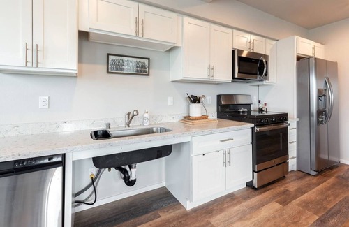 Eastside Condo | Tacoma Dome condo w Mountn & Bay views + + PRK!