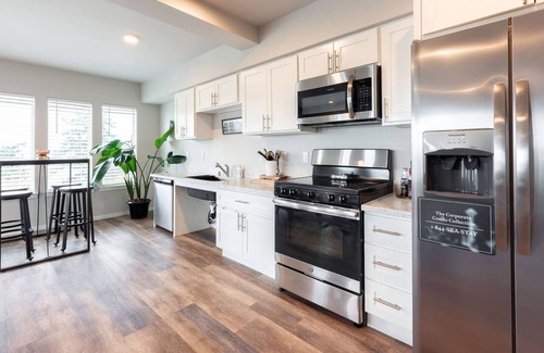 Eastside Condo | Tacoma Dome condo w Mountn & Bay views + + PRK!