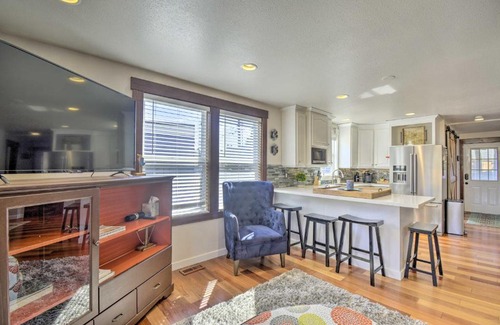 Old Town House | Tacoma Escape with Hot Tub about 5 Mi to Aquarium!