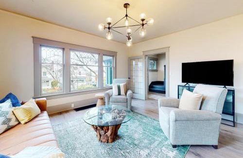 Old Town House | Tacoma Garden Hideaway