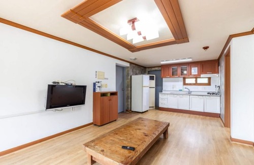 Chaphwa-gol House | Taean Landscape in Pines Pension