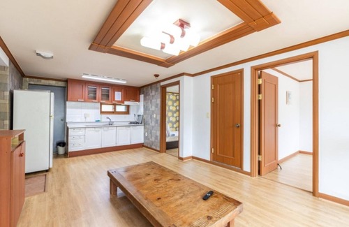 Chaphwa-gol House | Taean Landscape in Pines Pension
