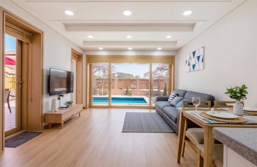 Taean House | Taean Ocean Terrace Pool Villa