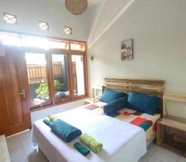 Yogyakarta House | Taefoo Homestay - palet world cozy - Wifi, Airconditioner, 3 Bathrooms
