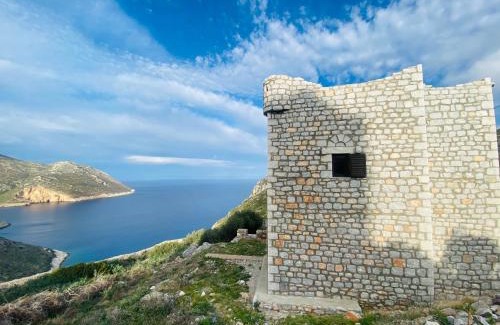 Omales House | Taenarioum antico