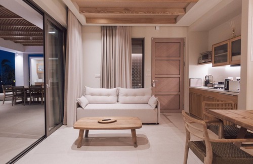 Tingaki Villa | TAF Beach Villa with TESLA and heated pool