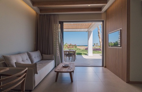 Tingaki Villa | TAF beach villa with TESLA and heated pool