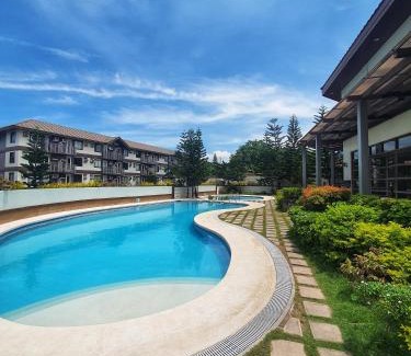 Muntinlupa Apartment | Tagaytay Vibe King Bed Suite near Alabang Muntinlupa