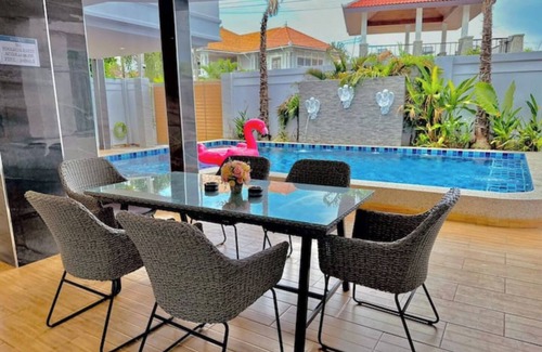 Central Pattaya Villa | Tagvilla Lagoon Pool Villa in Pattaya 8 Bedroom