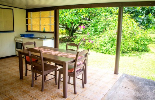 Taha'a Ski Chalet | TAHAA - Bungalow Hibiscus