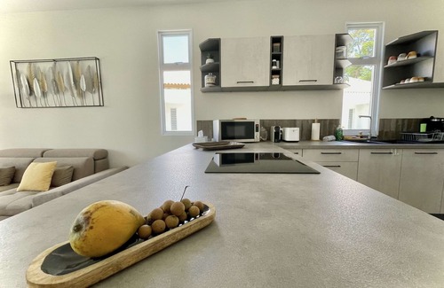 Paea Apartment | Tahatai - Plage Privée, Piscine, Clim & Wifi à la Fibre