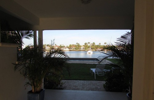 Delray Beach Condo | TAHITI COVE / Peaceful Waterfront Oasis -Walk to Beach and Town