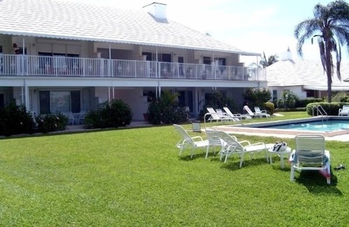 Delray Beach Condo | TAHITI COVE / Peaceful Waterfront Oasis -Walk to Beach and Town