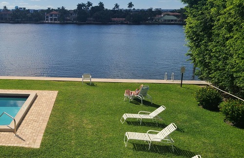 Delray Beach Condo | TAHITI COVE / Peaceful Waterfront Oasis -Walk to Beach and Town