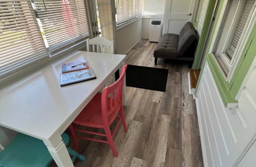 Plymouth House | Tahiti*sleeps 5*near beach*fire pit*outdoor shower*grill