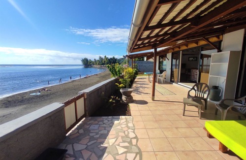 Arue House | TAHITI - Taharaa Beach Bungalow