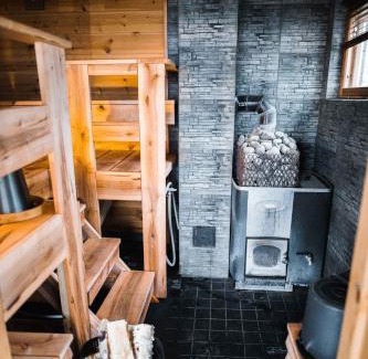 Ylojarvi Apartment | Tahlo Hillhouse and Underhill Beach & Sauna