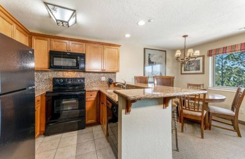 Tahoe Village Apartment | Tahoe - A Mountain Retreat with commanding views