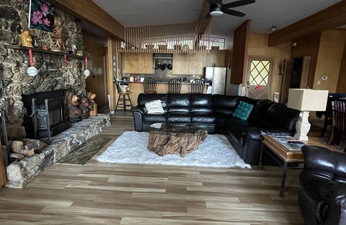Tahoe Woods Cabin | Tahoe City Cabin~Spectacular Lake View! Walk to Lake and City * WIFI*