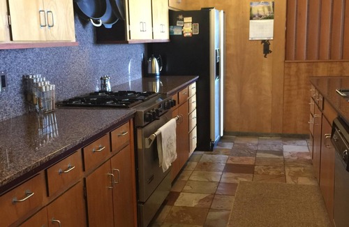 Tahoe Woods Cabin | Tahoe City Cabin~Spectacular Lake View! Walk to Lake and City * WIFI*