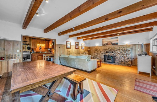 Tahoe City House | Tahoe City Gem | Pet-Friendly Yard + Walk to Beach