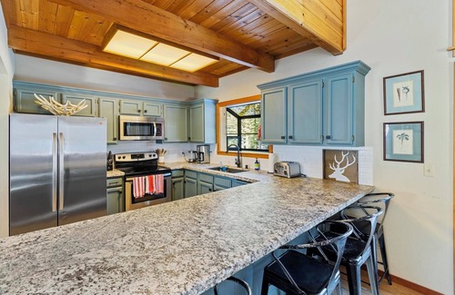 Truckee House | Tahoe Donner Cabin W/Resort Amenities ,Kid And Dog Friendly