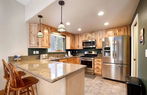 Christmas Valley House | Tahoe Frost - Air conditioned 4 bedroom Tahoe home