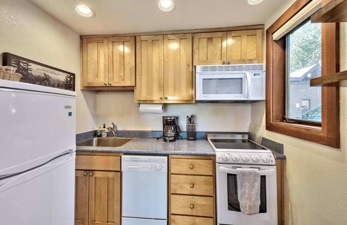 Tahoe City Condo | Tahoe Marina Lakefront 1 Bedroom Condo Unit 4