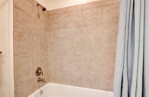 Sierra Tract Apartment | Tahoe Mountain Inn #10