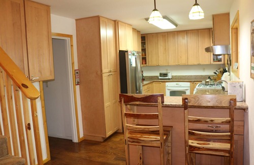 Sunnyside Cabin | Tahoe Park 4 BR 3 BA, walk to Lake Tahoe, hot tub, pet-friendly, NO SKI LEASE