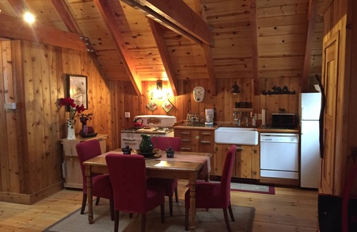 Sunnyside Cabin | Tahoe Park Architectural Gem – Cozy, Convenient & Dog-Friendly!