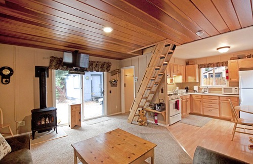 Sunnyside House | Tahoe Park Cottage - West Shore Getaway - Ideal for couples or small families
