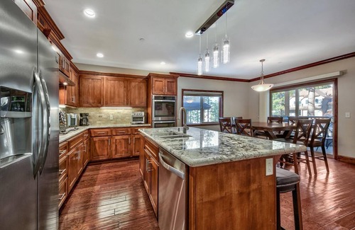 South Lake Tahoe House | Tahoe Woods #602 Stateline, Walk to Gondola, Lake, Casinos
