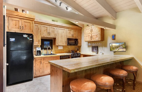 Tahoma Condo | Tahoma Condo w/Gas Grill | Lakefront HOA Amenities Access