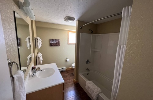 Paradise Hotel | Tahquamenon Suites Lodging - One-Bedroom Suite # 2
