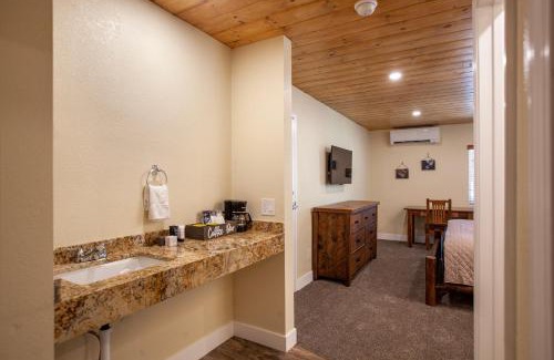 Idyllwild Hotel | Tahquitz Pines Retreat