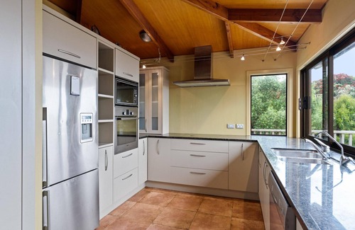 Mangawhai Heads House | Tahuna - Large, spacious and comfortable home with views of the ocean and estuary