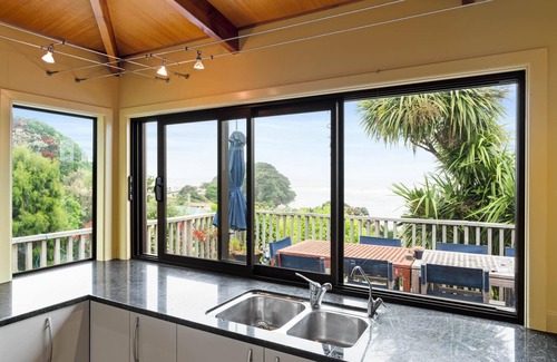 Mangawhai Heads House | Tahuna - Large, spacious and comfortable home with views of the ocean and estuary