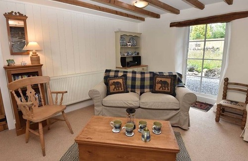 Murthly Cottage | TAIGH A GHOBHA, pet friendly, with a garden in Dunkeld