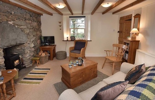 Murthly Cottage | TAIGH A GHOBHA, pet friendly, with a garden in Dunkeld