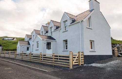 Ardroil House | Taigh Tharmoid Ruaidh