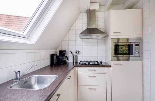 Zwiggelte House | Tailed Wit I Cottage with Cozy Garden