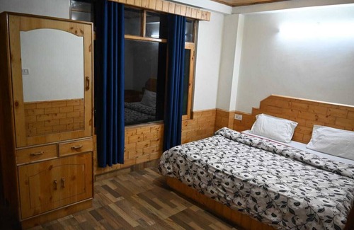 Vashist Hotel | Taj Guest House