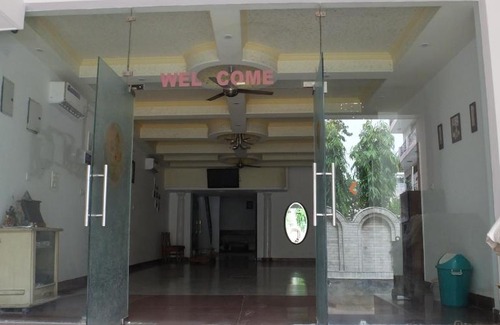 Dwarka Bed & Breakfast | taj homes