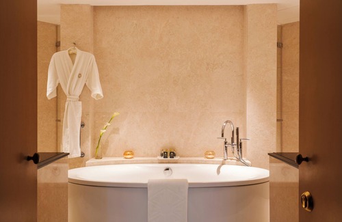 Bandra West Hotel | Taj Lands End