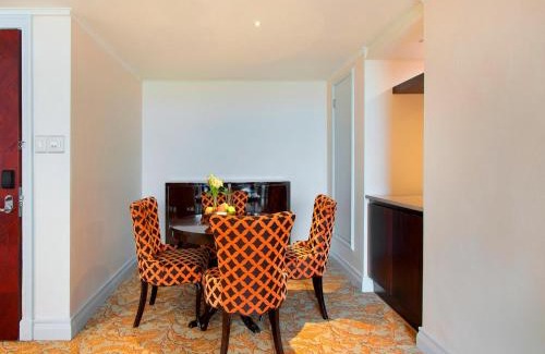 Bo'Kaap Apartment | Taj Residence suite 1408 - double deluxe suite with lounge for 4 guests - stunning Table Mtn views