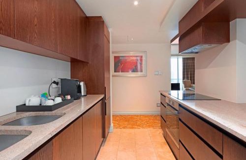 Bo'Kaap Apartment | Taj Residence suite 1408 - double deluxe suite with lounge for 4 guests - stunning Table Mtn views